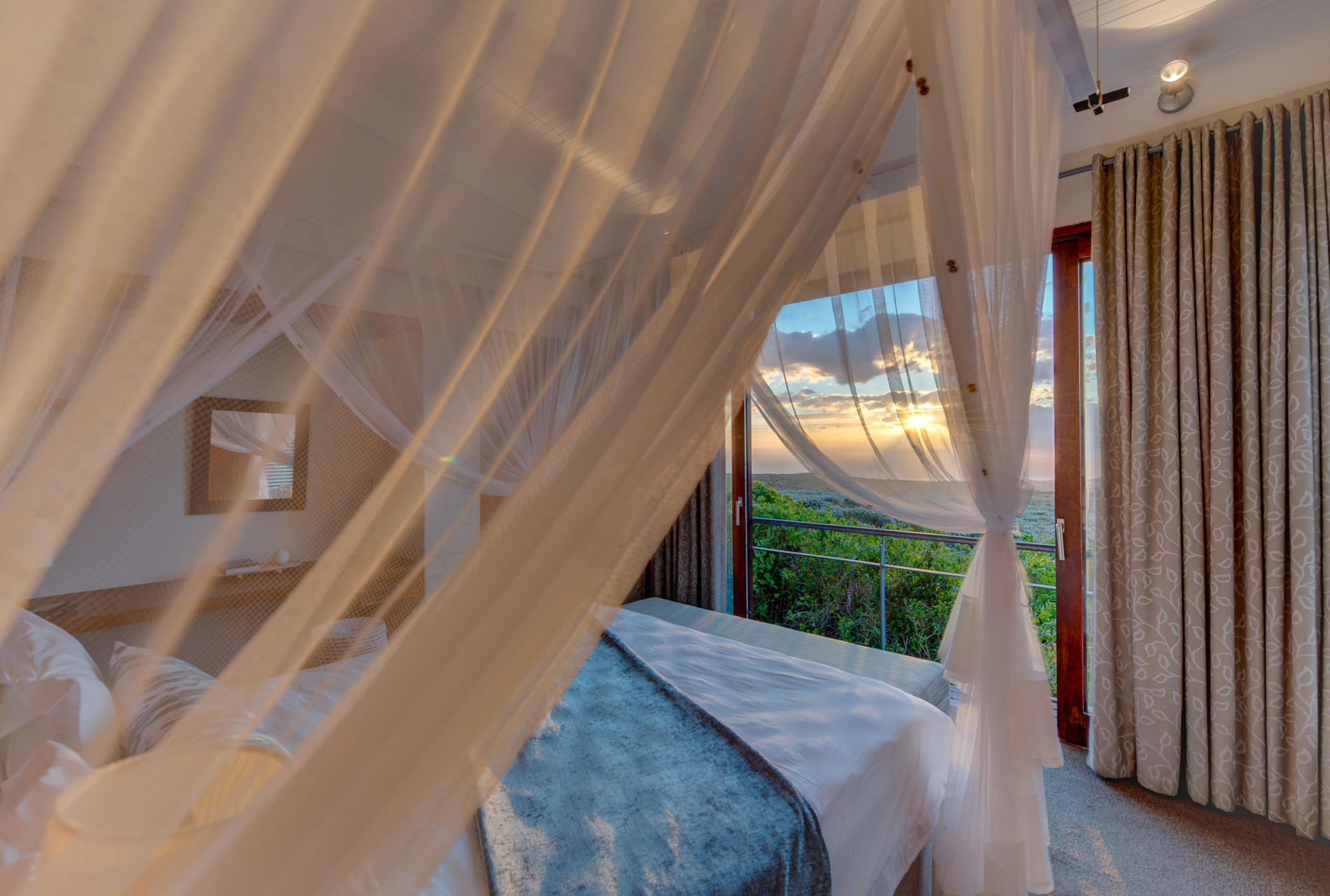 web-grootbos-accommodation-forest-suite-lux-bedroom-02 - Go Do Africa
